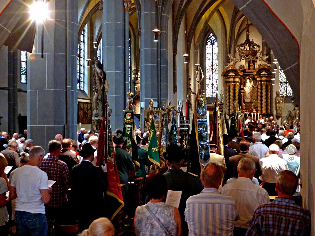 hl Apollinaris, Schreinprozession, Düsseldorf, Raymund Hinkel, Lambertuskirche