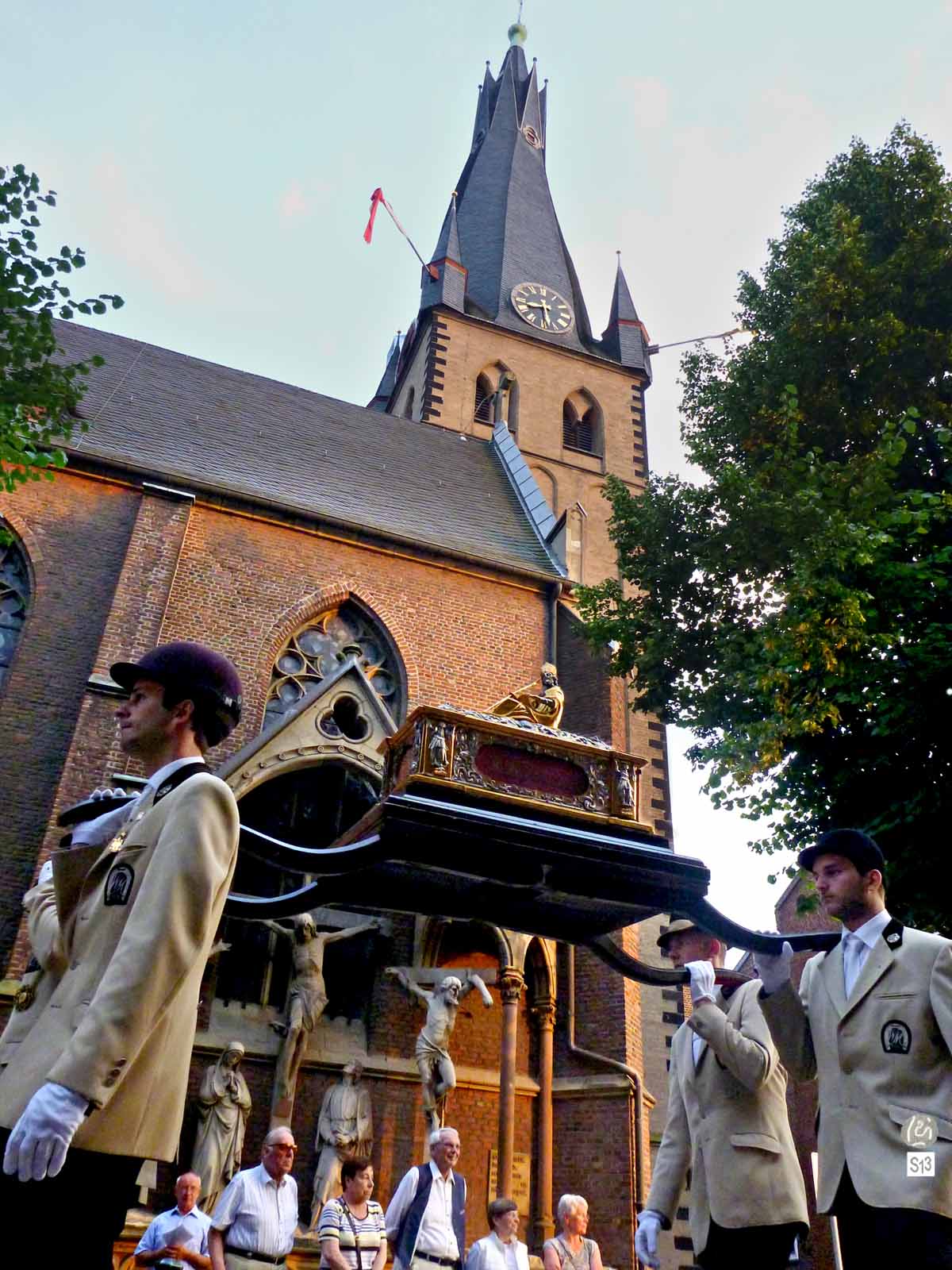 hl Apollinaris, Schreinprozession, Düsseldorf, Raymund Hinkel, Lambertuskirche